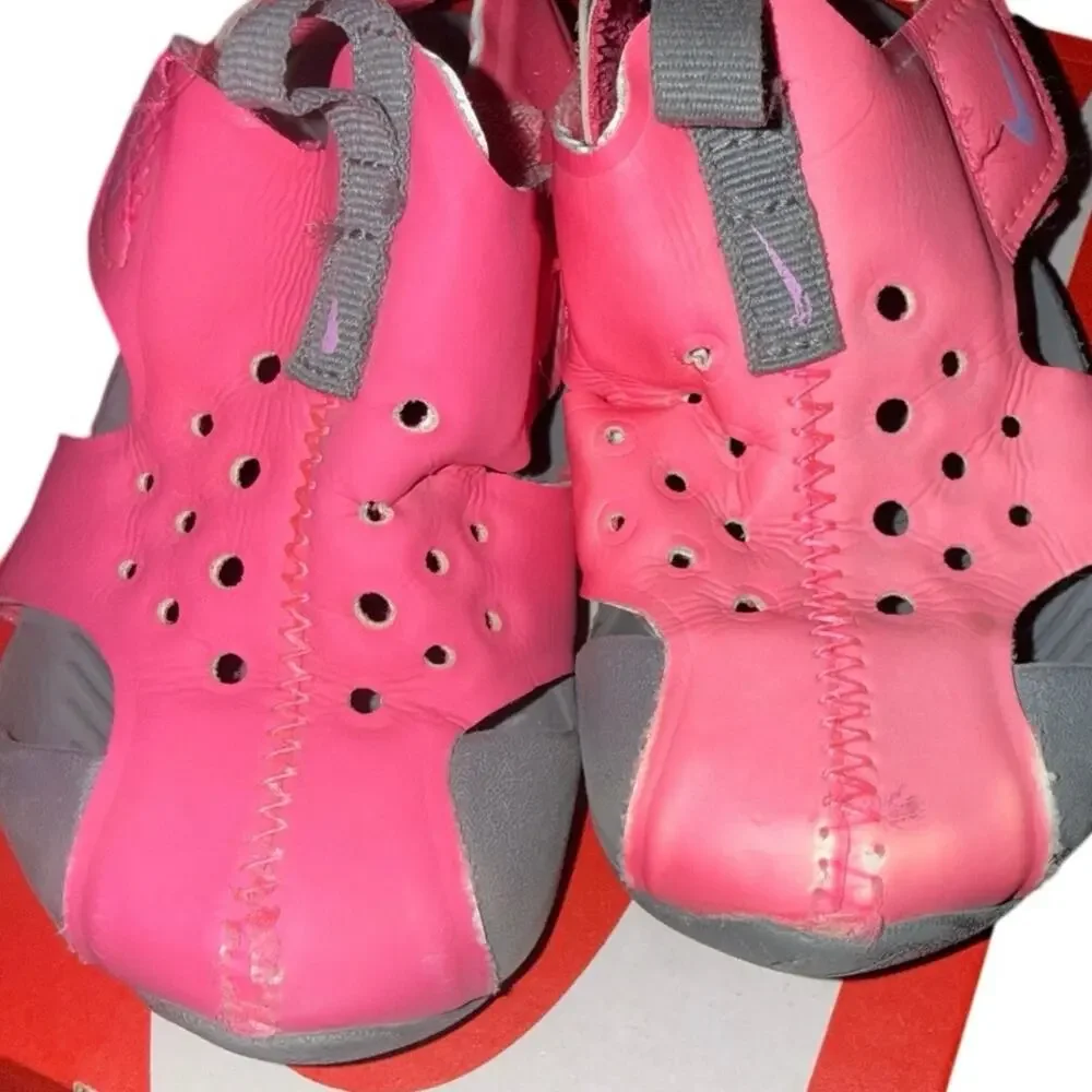 Nike Sunray Water Shoes Sz. 7c  Toddler Pool Beach Vacation Sandals Pink Gray